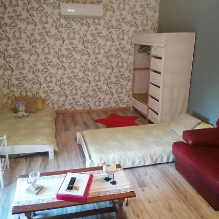 Les Tourterelles Bed & Breakfast Chabournay ภายนอก รูปภาพ