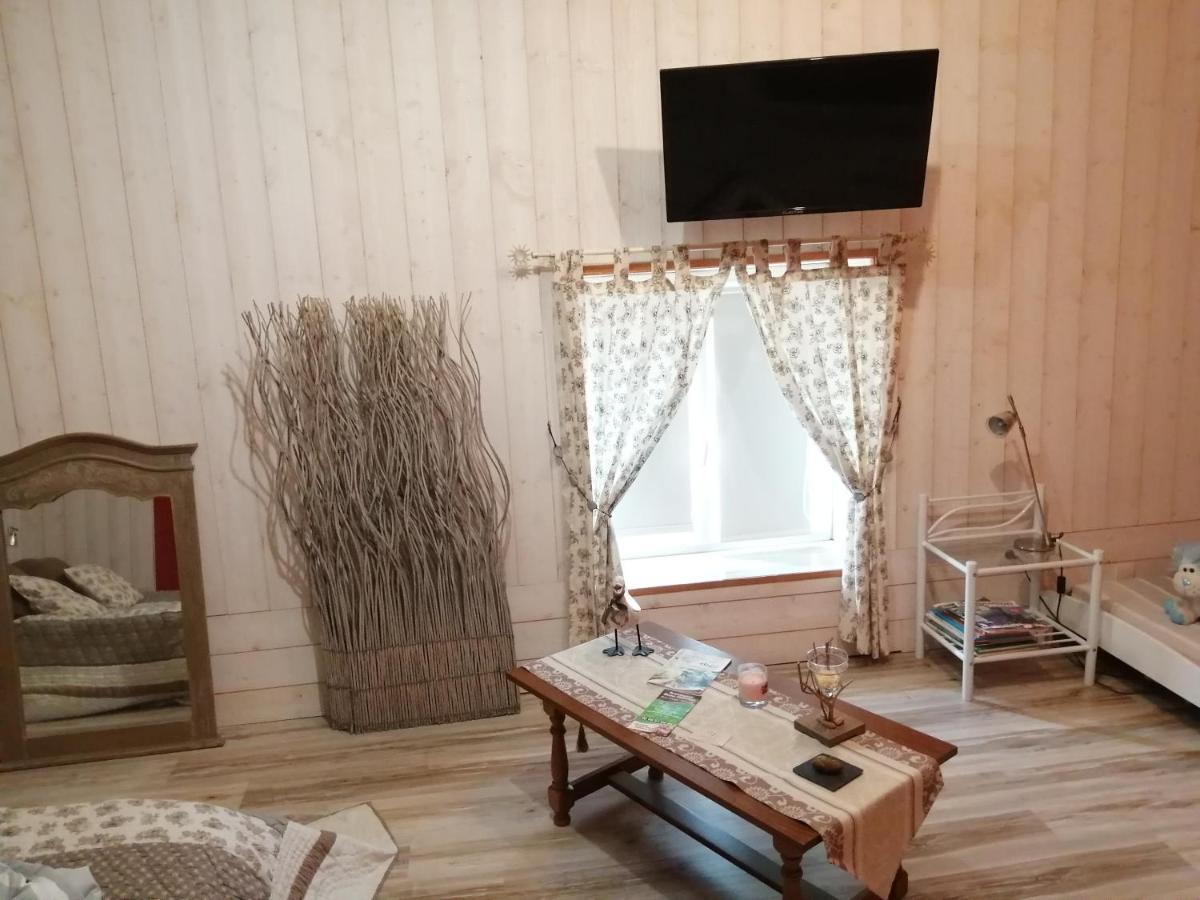 Les Tourterelles Bed & Breakfast Chabournay ภายนอก รูปภาพ