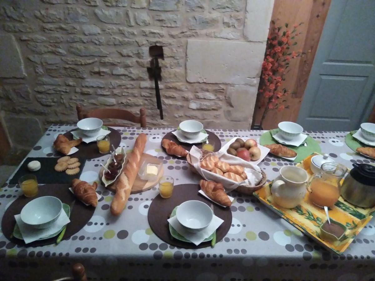 Les Tourterelles Bed & Breakfast Chabournay ภายนอก รูปภาพ